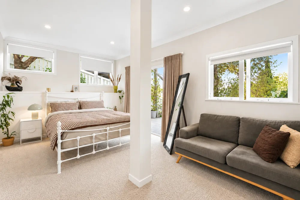 Photos of 33 Island Bay Road