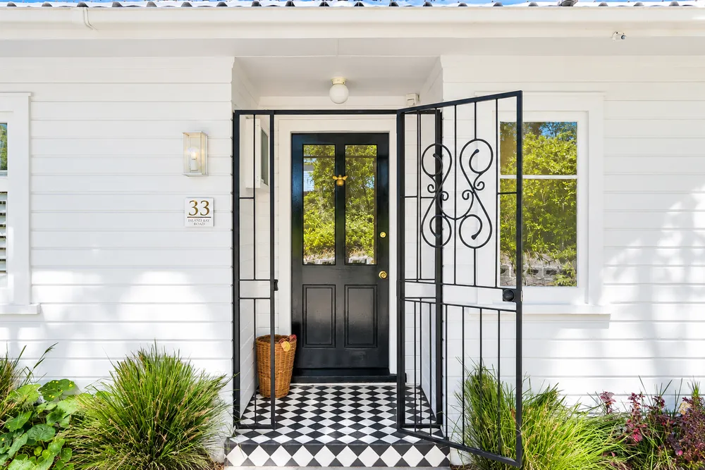 Photos of 33 Island Bay Road