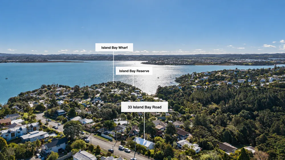 Photos of 33 Island Bay Road
