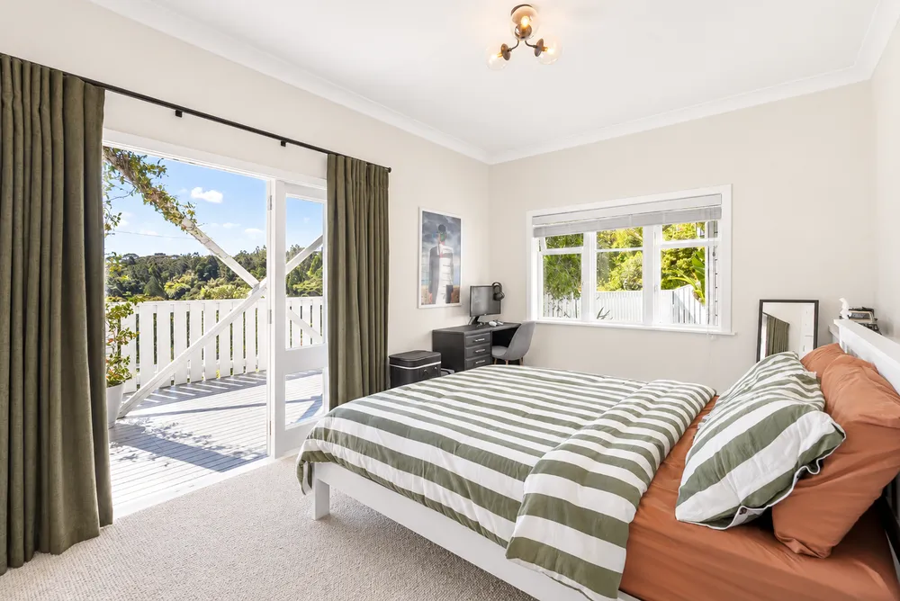 Photos of 33 Island Bay Road