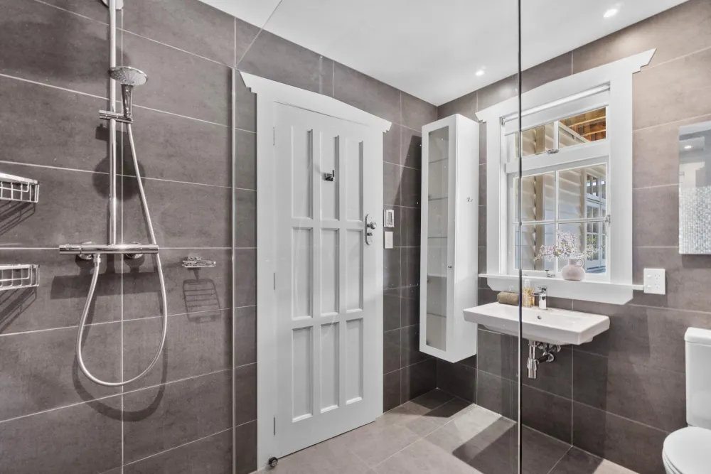 Photos of 46 Kelvin Road
