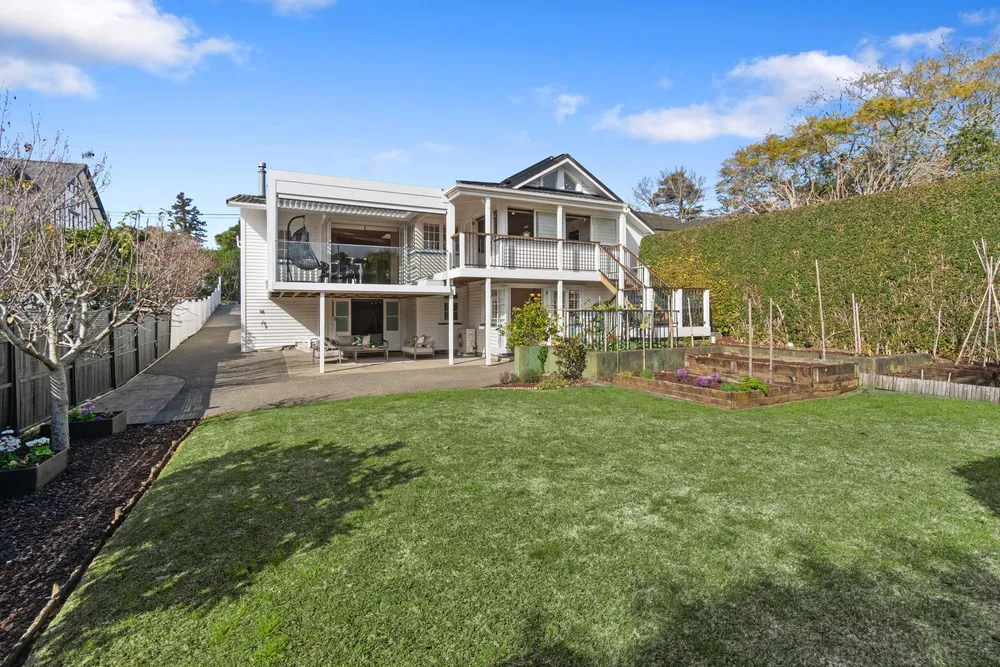 Photos of 46 Kelvin Road