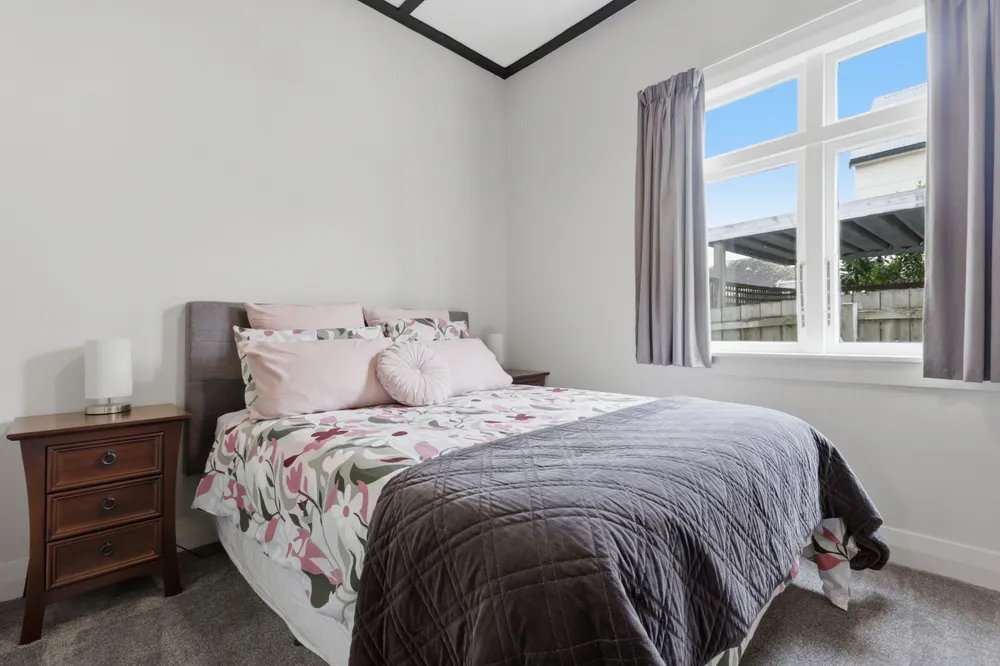 Photos of 5 Grotto Street