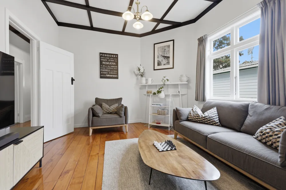 Photos of 5 Grotto Street
