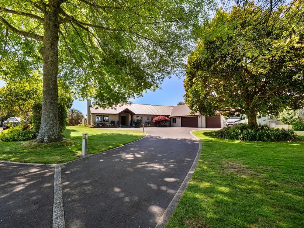 Photos of 12 River Oaks Drive