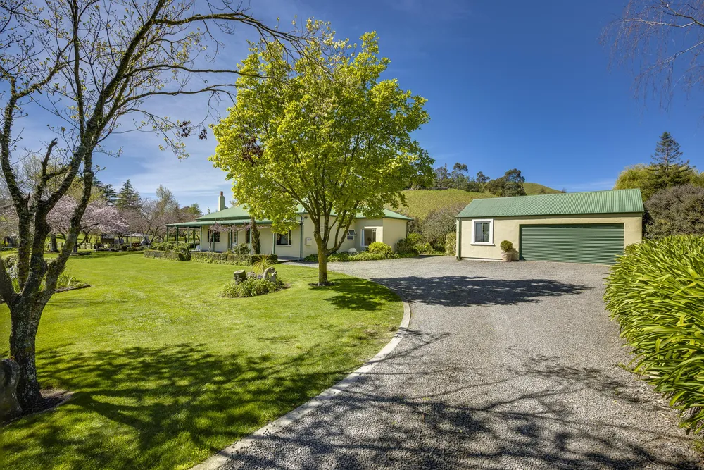 Photos of 549 Middle Road