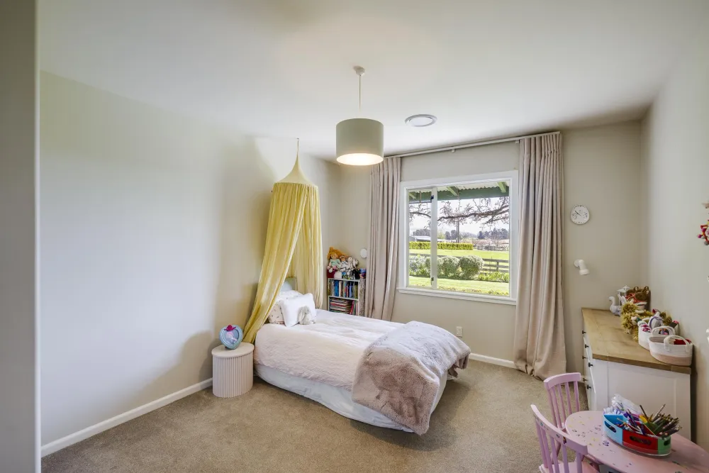 Photos of 549 Middle Road