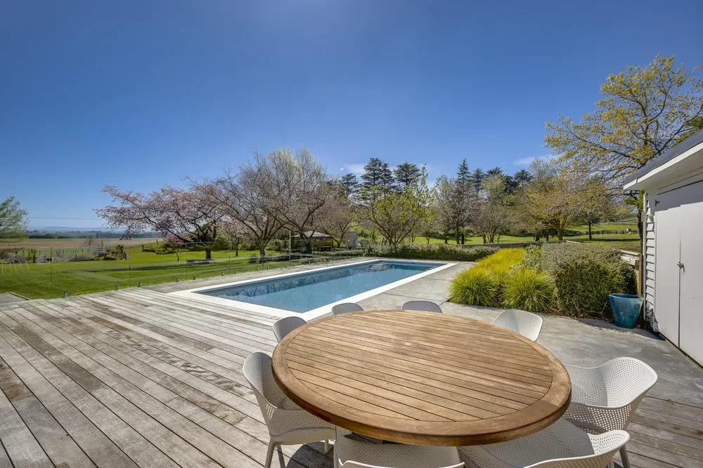 Photos of 549 Middle Road
