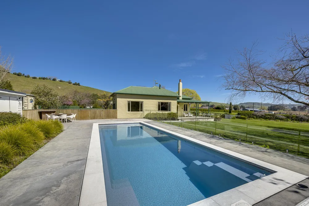 Photos of 549 Middle Road