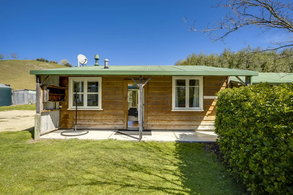 Photos of 549 Middle Road