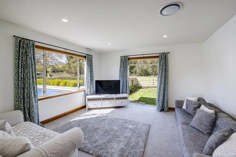Photos of 549 Middle Road