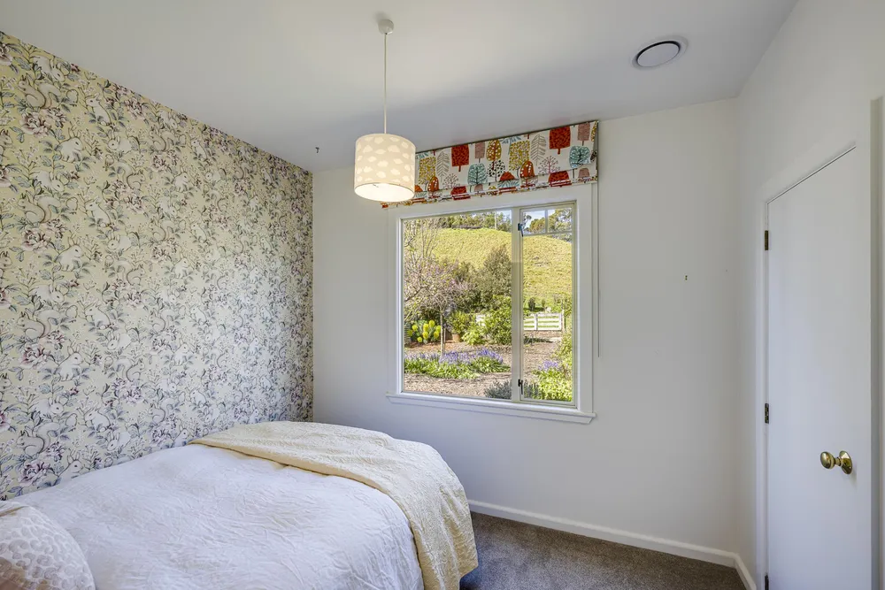 Photos of 549 Middle Road