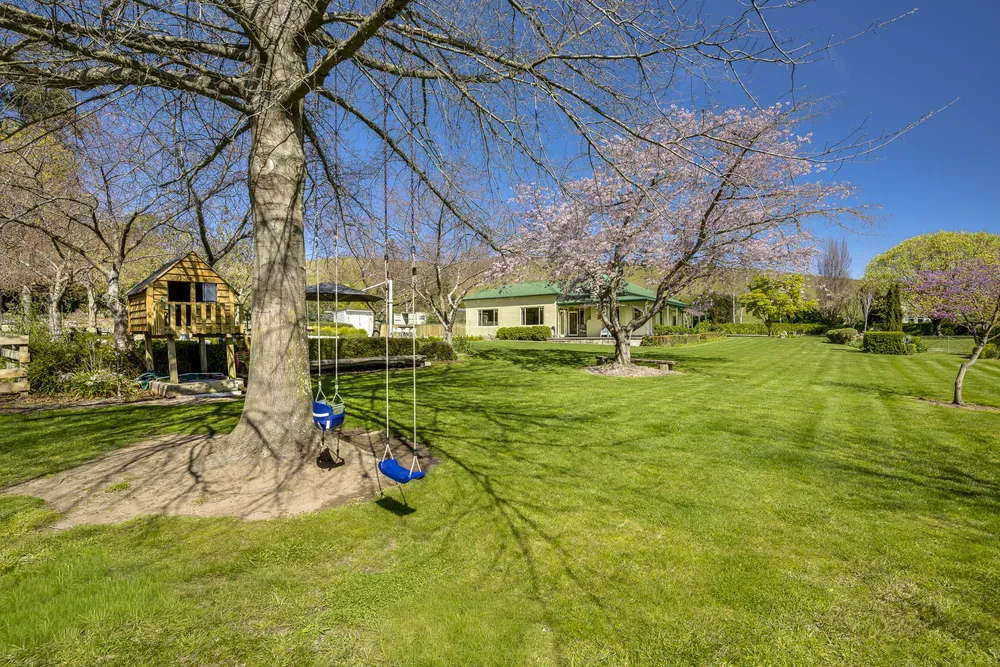 Photos of 549 Middle Road