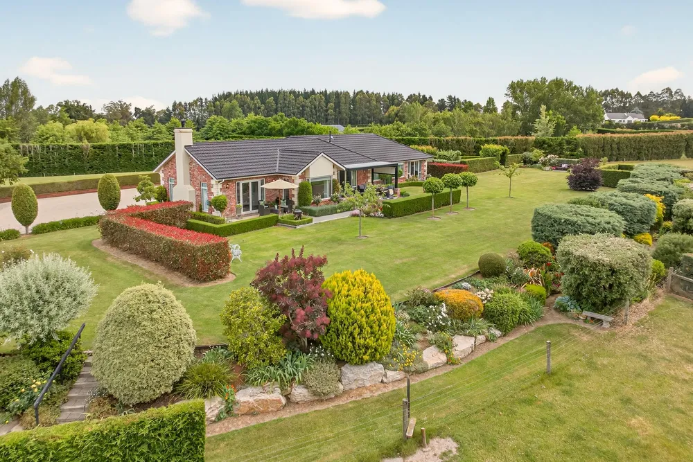 Photos of 225 Marshmans Road