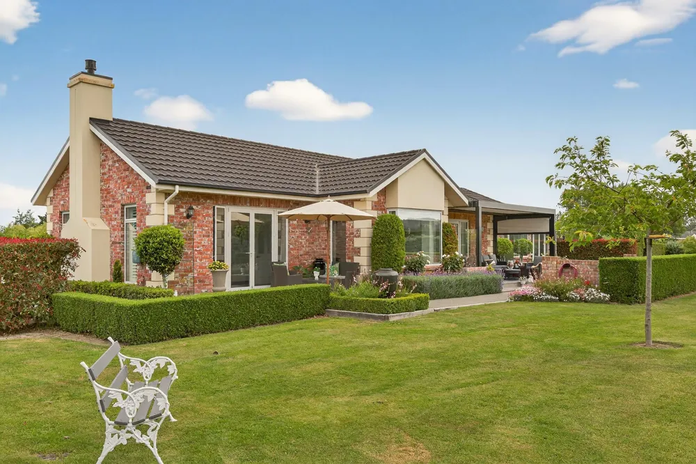 Photos of 225 Marshmans Road
