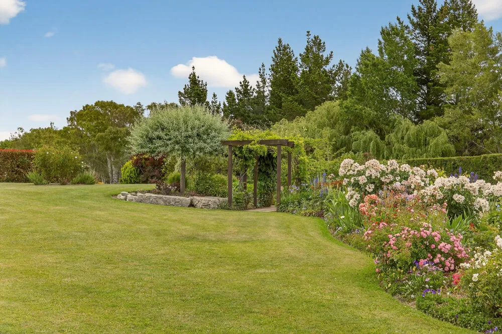 Photos of 225 Marshmans Road