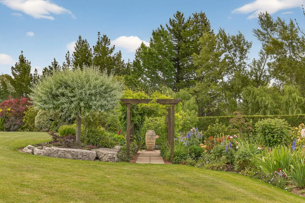 Photos of 225 Marshmans Road