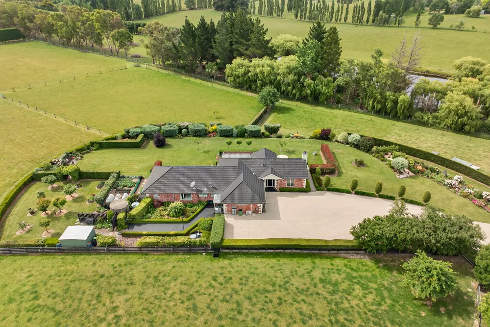 Photos of 225 Marshmans Road
