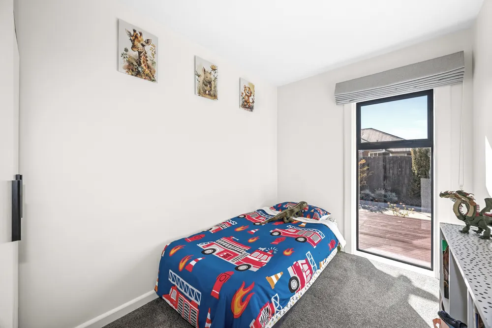 Photos of 16 Harris Crescent