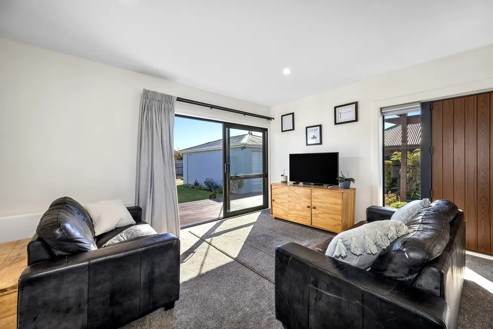 Photos of 16 Harris Crescent