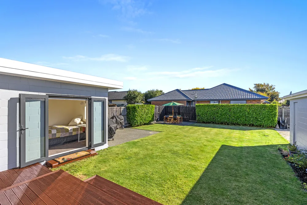 Photos of 16 Harris Crescent