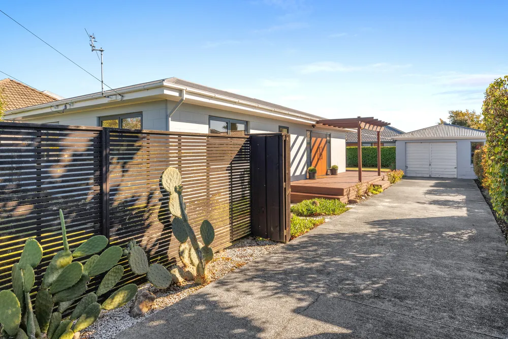 Photos of 16 Harris Crescent