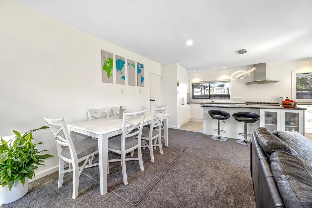 Photos of 16 Harris Crescent