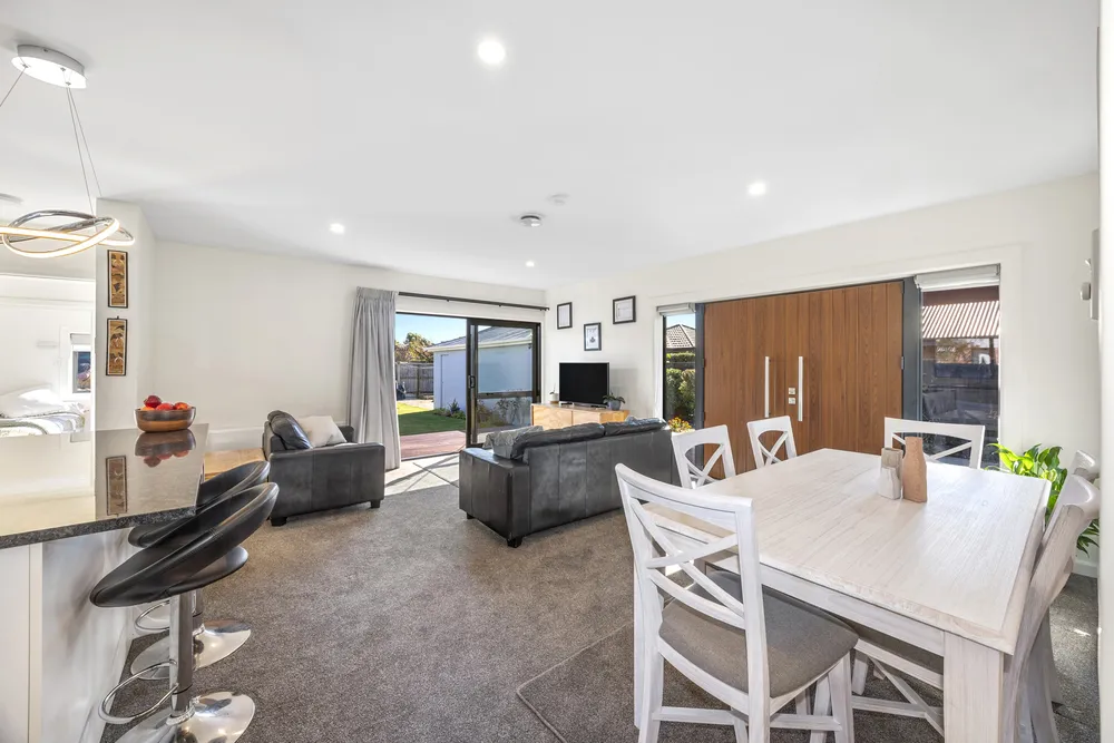 Photos of 16 Harris Crescent