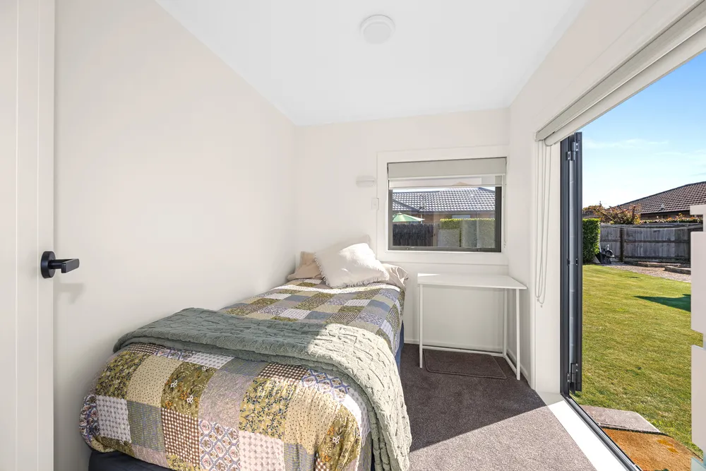 Photos of 16 Harris Crescent