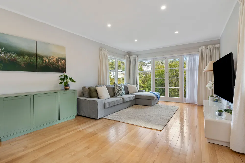 Photos of 98 Beach Road