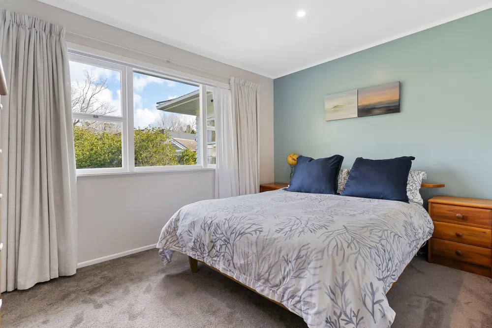 Photos of 98 Beach Road
