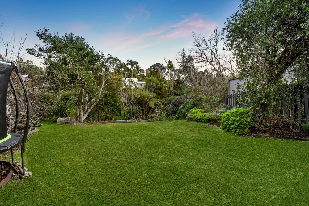 Photos of 98 Beach Road