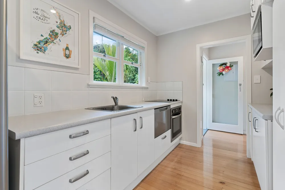Photos of 98 Beach Road