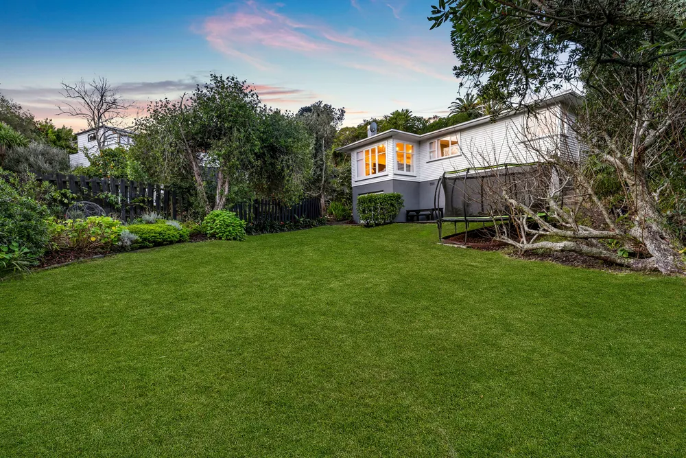 Photos of 98 Beach Road