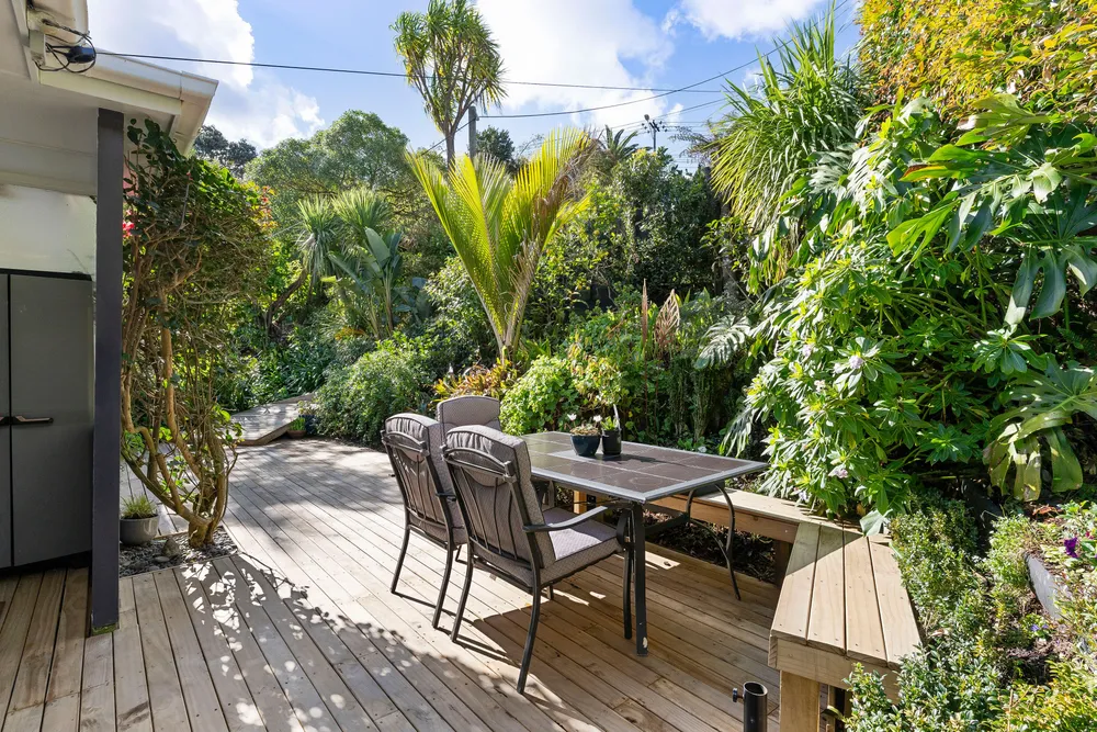 Photos of 98 Beach Road
