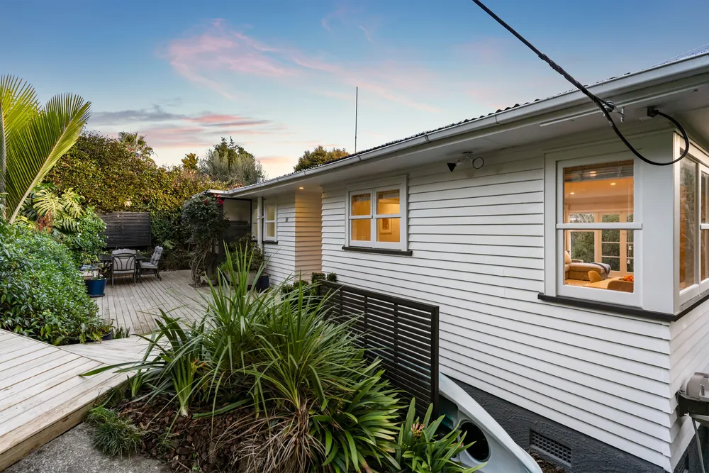 Photos of 98 Beach Road