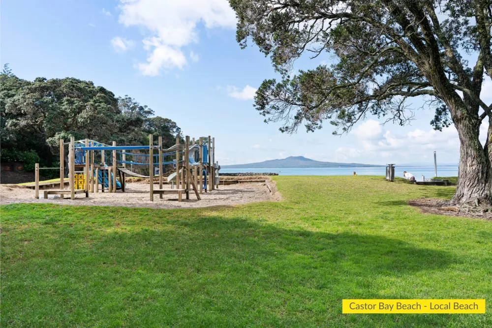Photos of 98 Beach Road