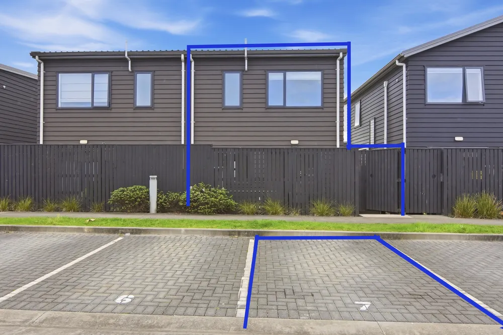 Photos of 34 Hiki Street