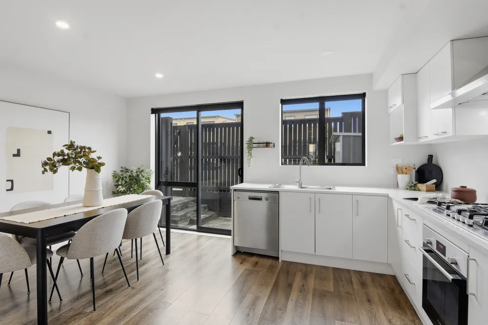 Photos of 34 Hiki Street