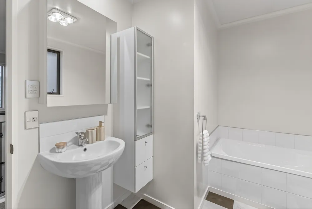 Photos of 64B Holly Road