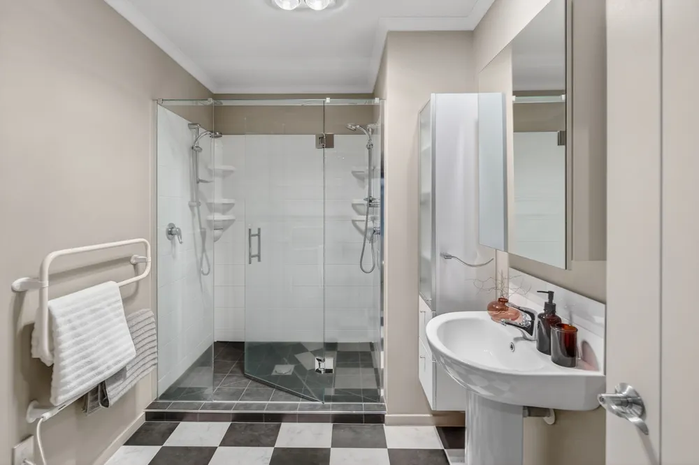 Photos of 64B Holly Road