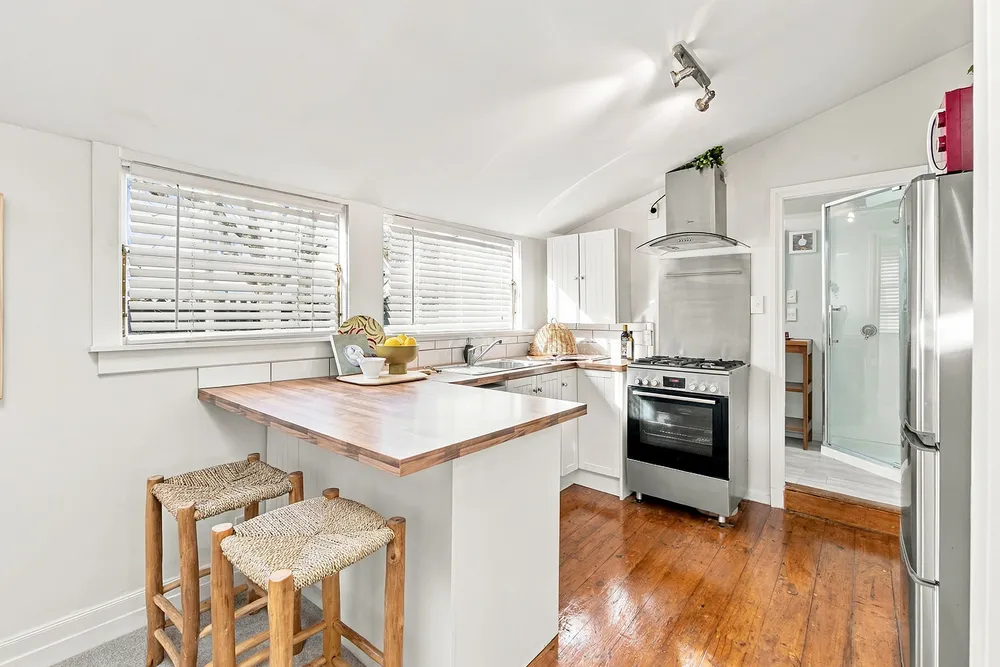 Photos of 147a Holly Road