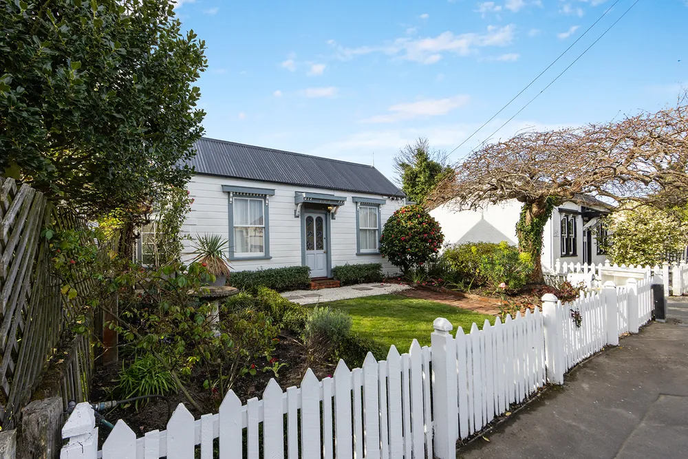 Photos of 147a Holly Road