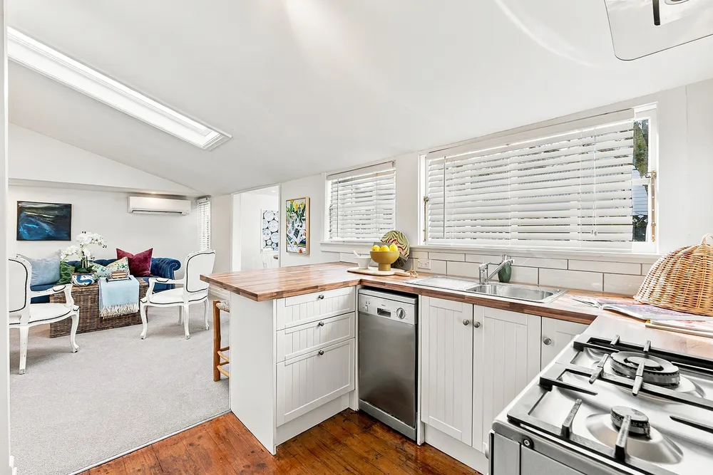 Photos of 147a Holly Road