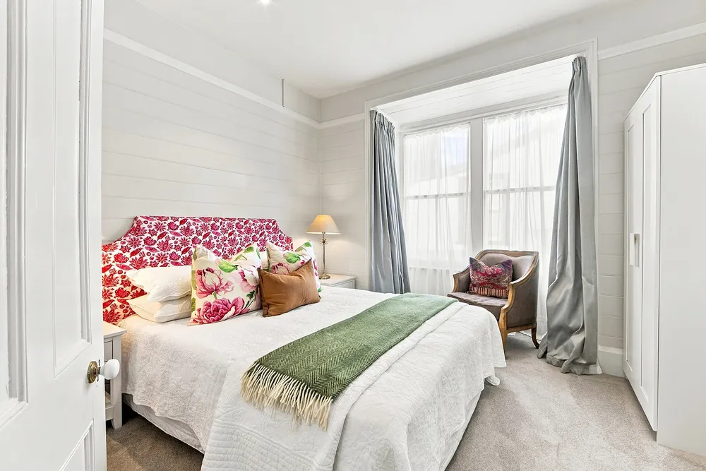 Photos of 147a Holly Road