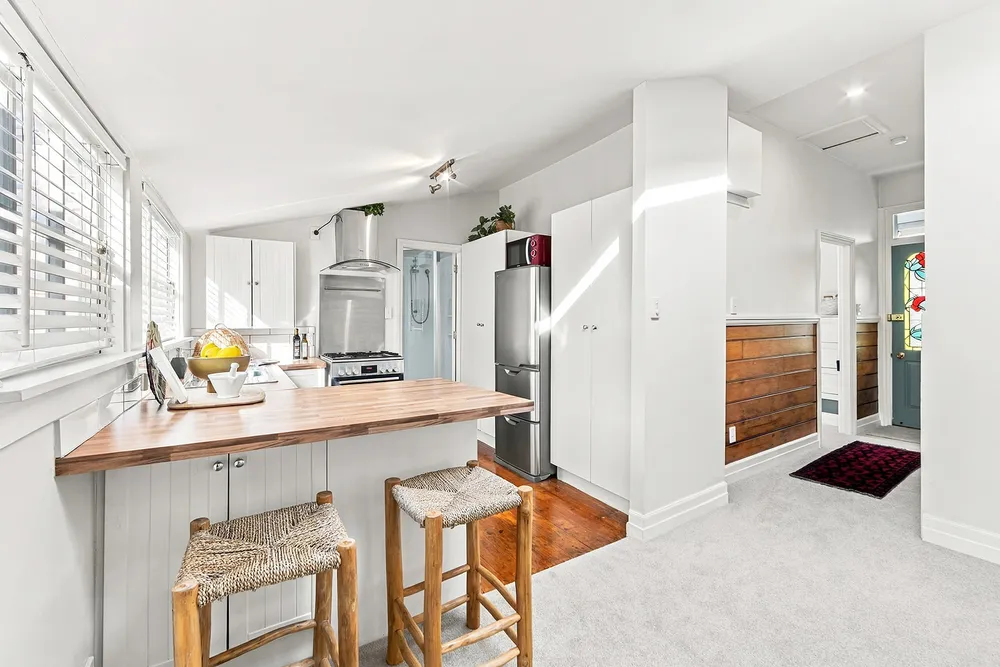 Photos of 147a Holly Road