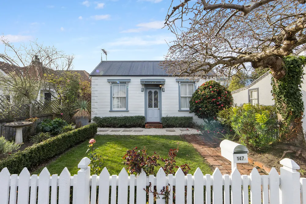 Photos of 147a Holly Road