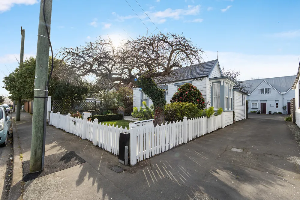 Photos of 147a Holly Road