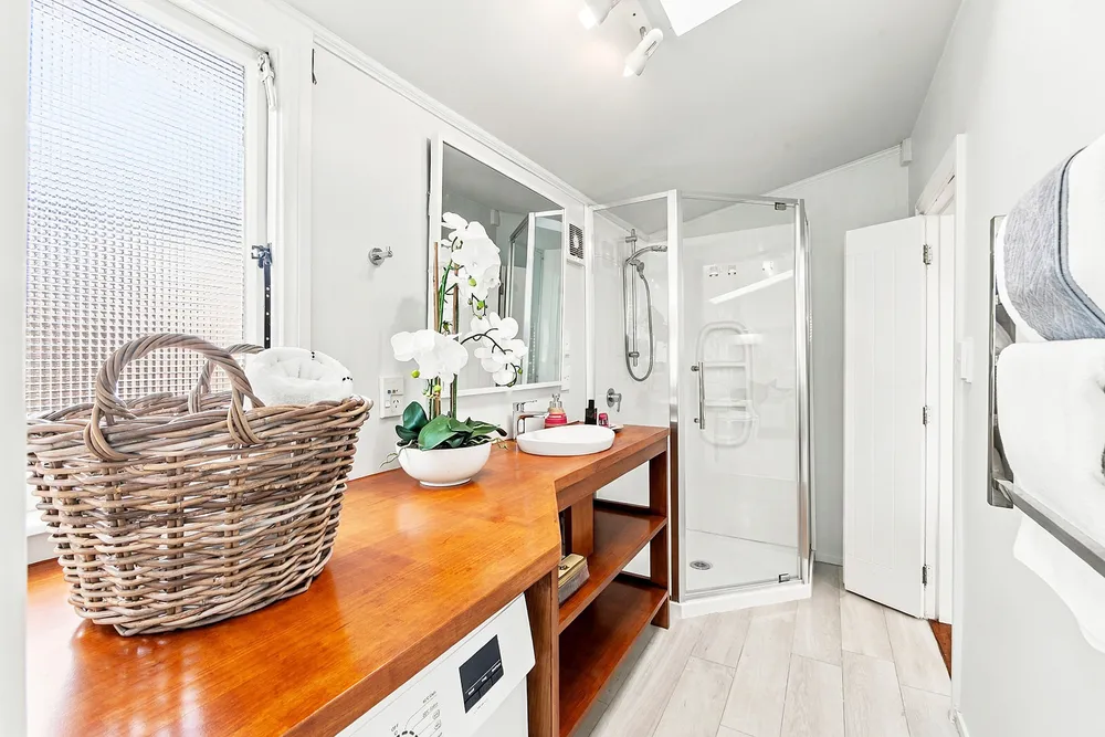 Photos of 147a Holly Road