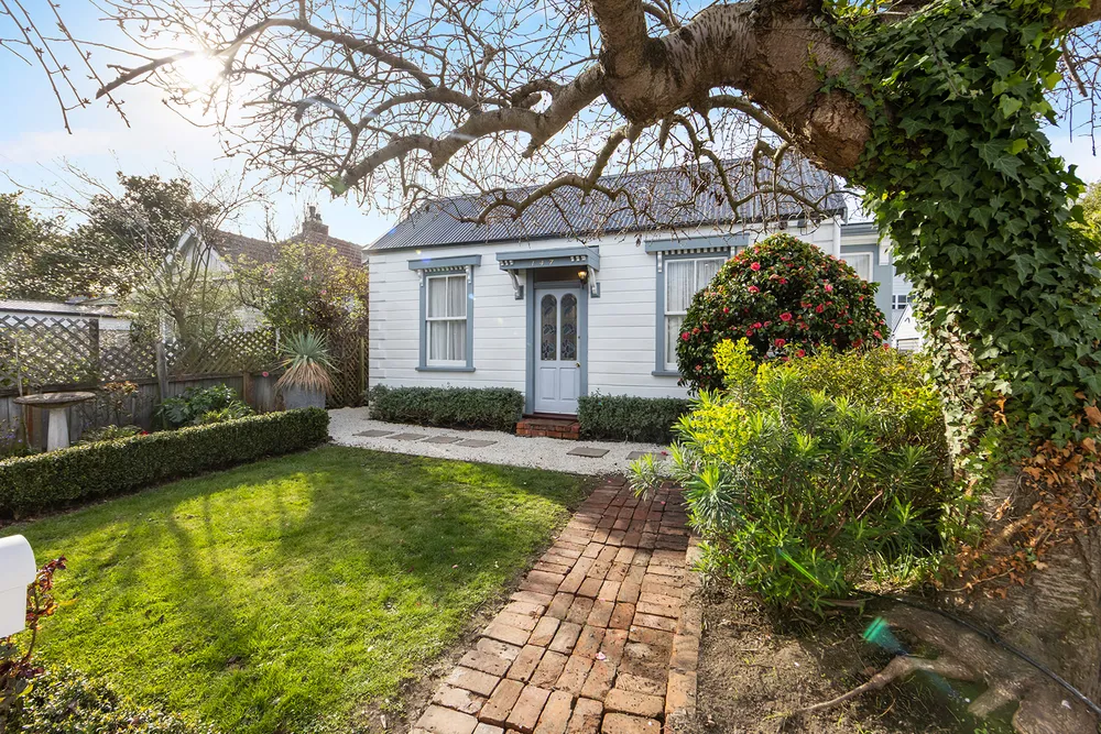 Photos of 147a Holly Road
